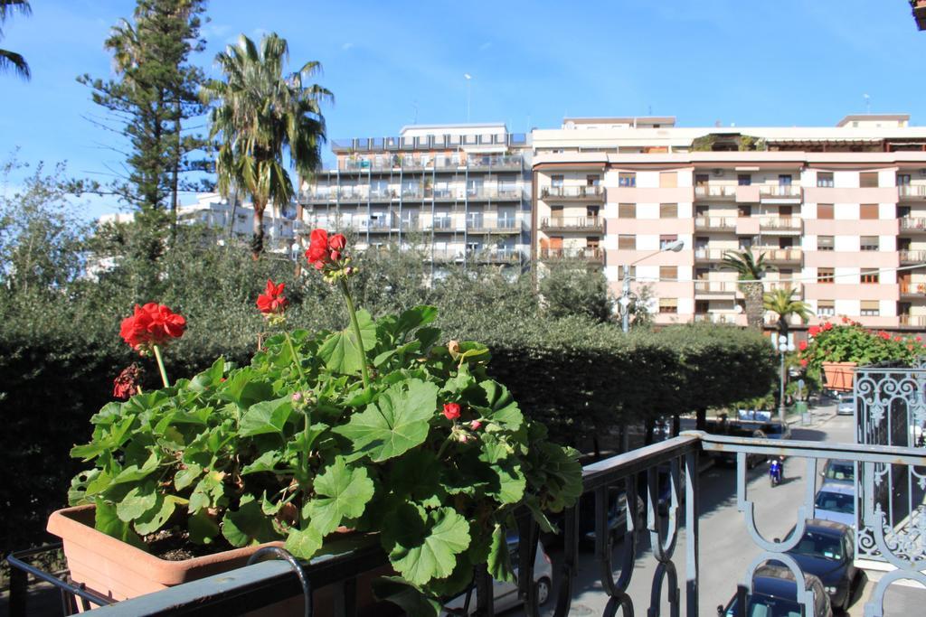 Domus Angela B&b Trani Bagian luar foto